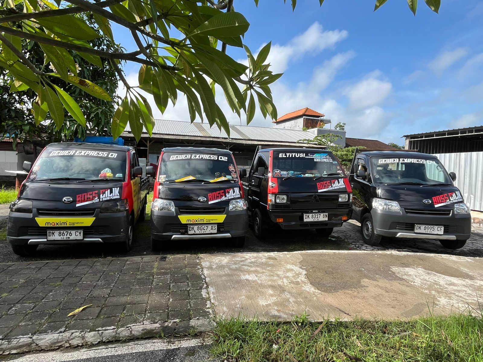 Mitsubishi L300 pick up tampak samping